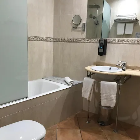 Ξενοδοχείο Hotel-restaurante La Quadra 3*