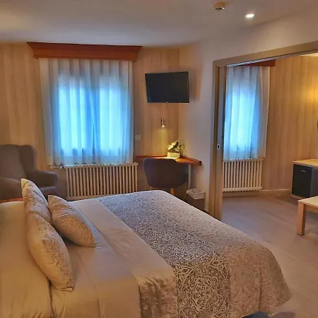 Hotel-restaurante La Quadra 호텔 3*